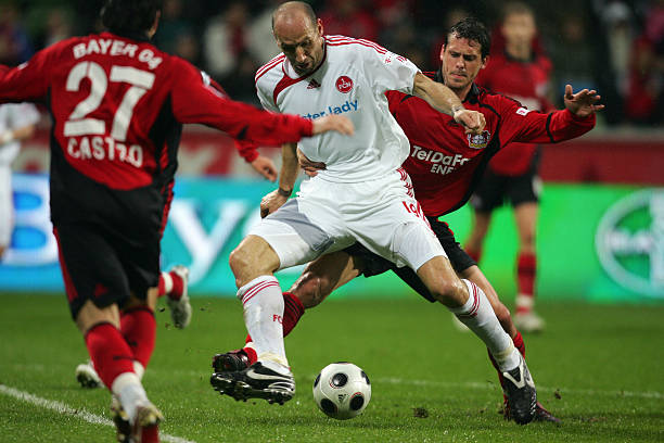 显得黯淡 显得黯淡