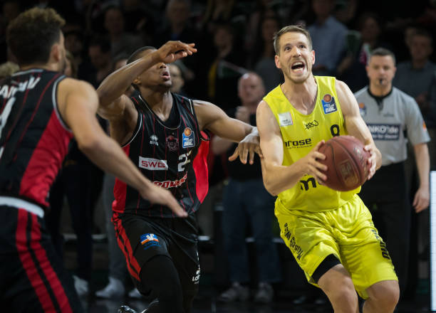 成绩领先的 成绩领先的