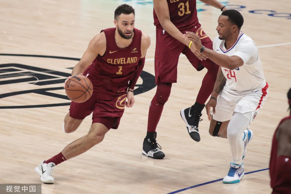 恩比德显得 恩比德显得