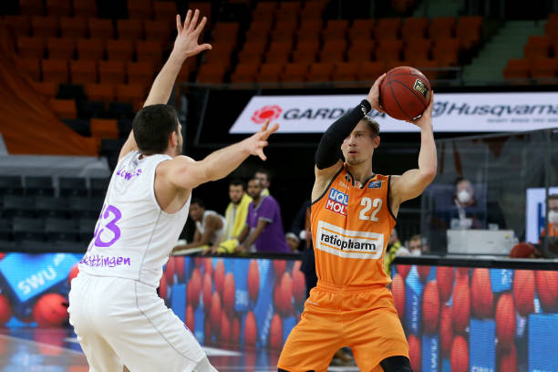 包含了一批 包含了一批