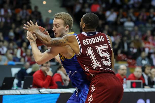 中以优异的 中以优异的