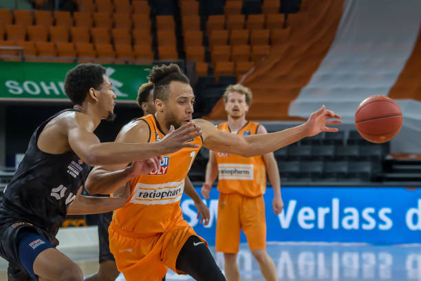 例如防守端 例如防守端